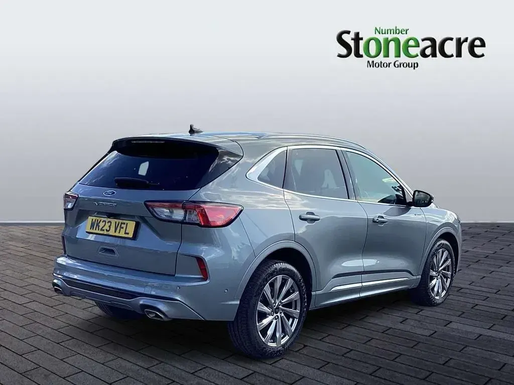 Second-hand Ford Kuga Vignale 190 CP (139 kW) 2023 Argintiu SUV