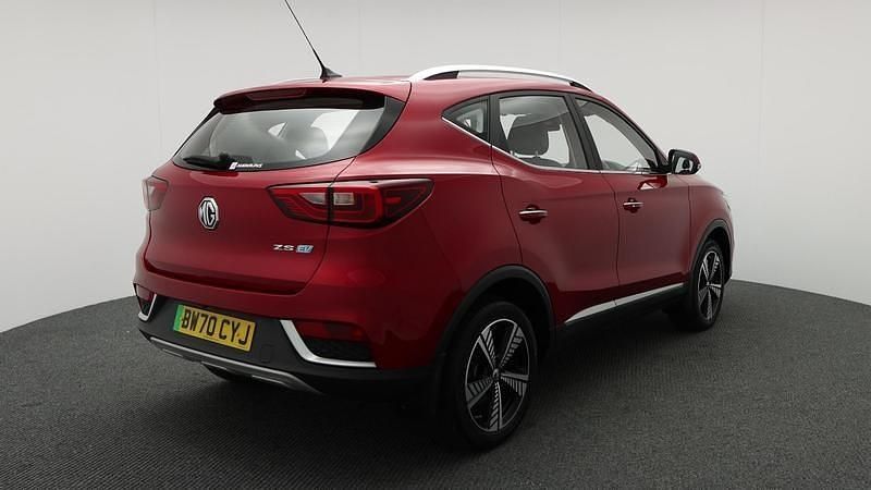 Used MG ZS Exclusive 105 kW (143 HP) 2021 Red Hatchback