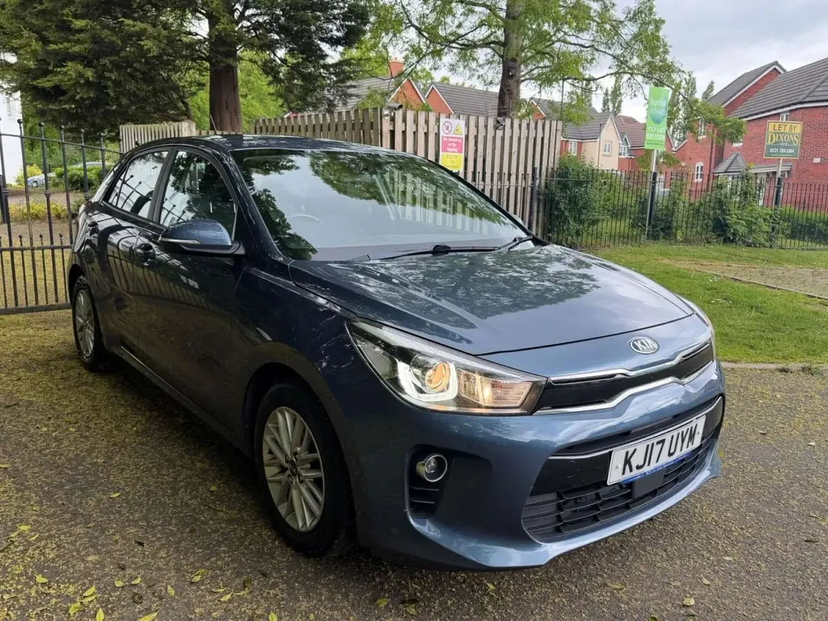 Used Kia Rio 99 HP (72 kW) 2017 Blue Hatchback