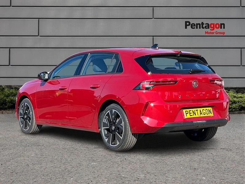 Used Vauxhall Astra Design Edition 114 kW (156 HP) 2024 Red Hatchback