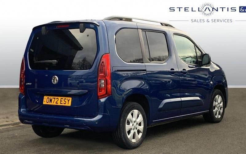 Used Vauxhall Combo Elite 131 HP (96 kW) 2022 Blue Estate