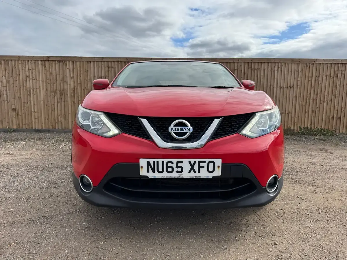 Used Nissan Qashqai Acenta 115 HP (84 kW) 2015 Red SUV