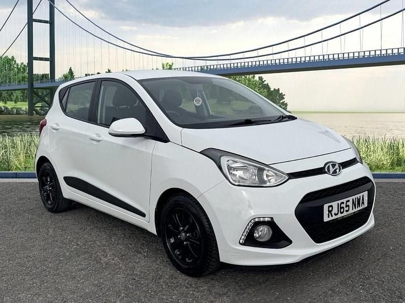 Used Hyundai i10 Premium 66 HP (48 kW) 2015 White Hatchback