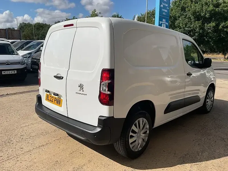 Used Peugeot Partner Premium 131 HP (96 kW) 2022 White MPV