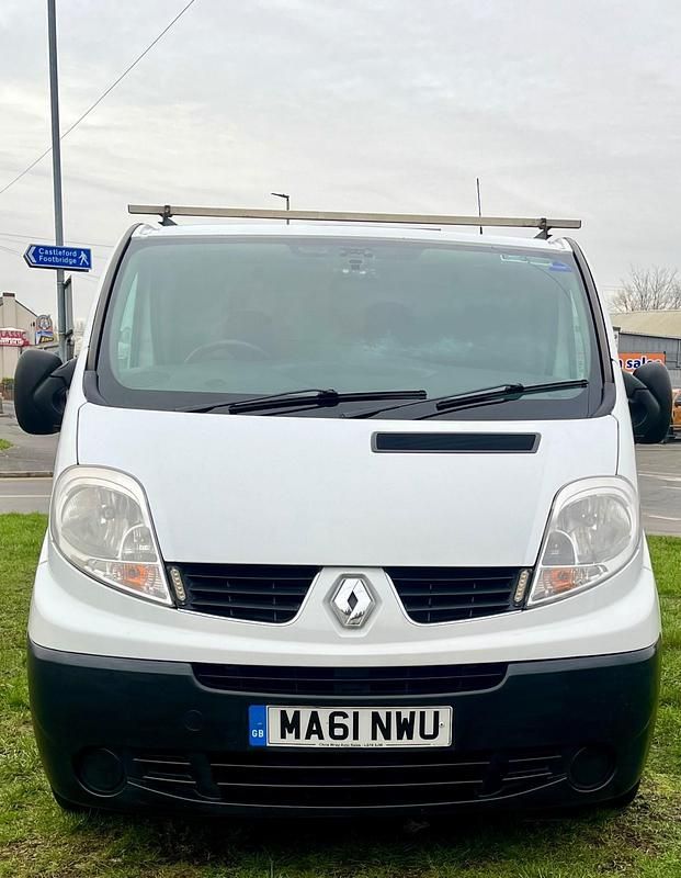 Used Renault Trafic 115 HP (84 kW) 2011 White MPV