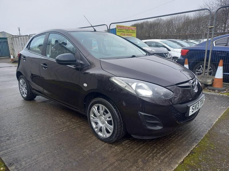Used Mazda 2 2013 Maroon Hatchback