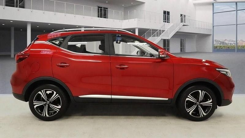 Usado MG ZS Excite 106 HP (77 kW) 2023 Vermelho Sedan