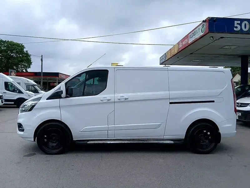 Begagnad Ford Transit Custom Limited 130 HK (95 kW) 2018 Vit Van