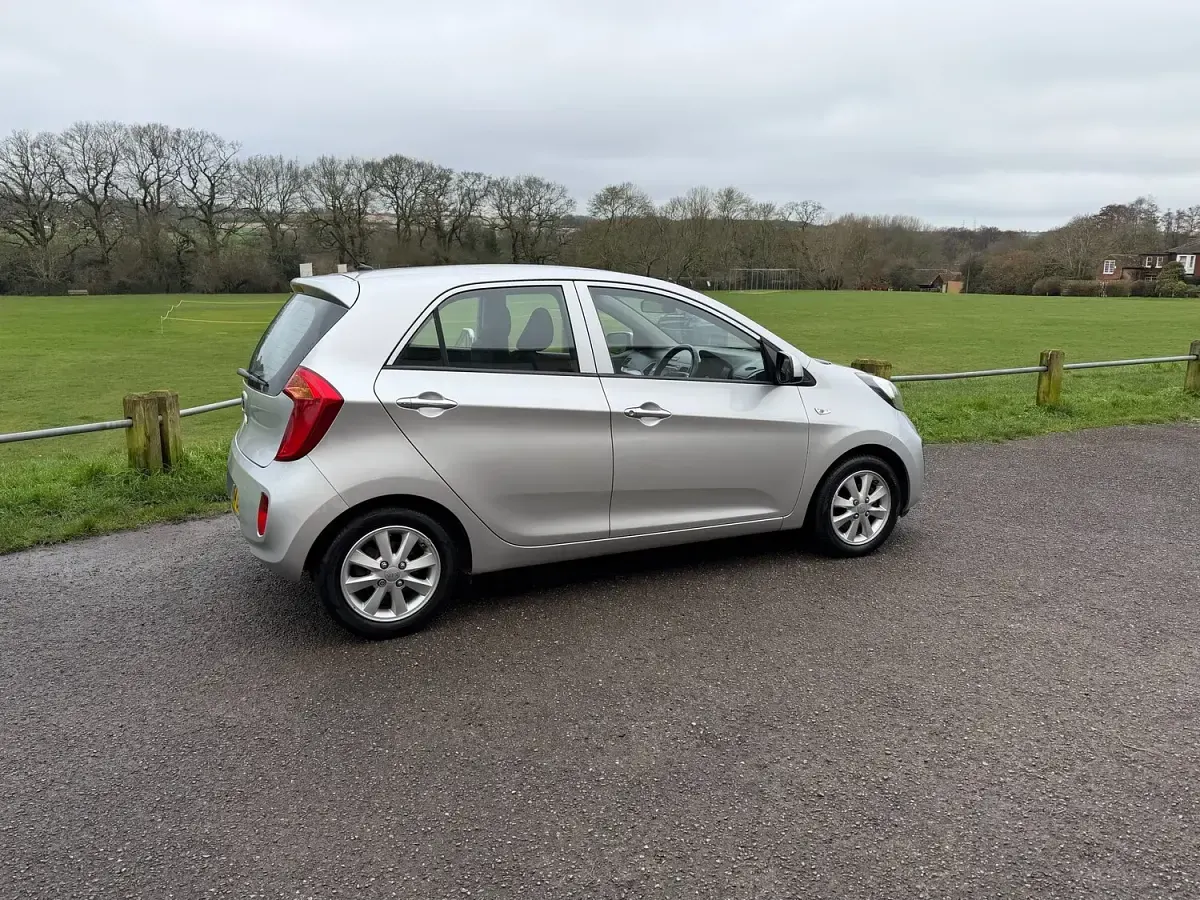 Used Kia Picanto 68 HP (50 kW) 2014 Silver Hatchback
