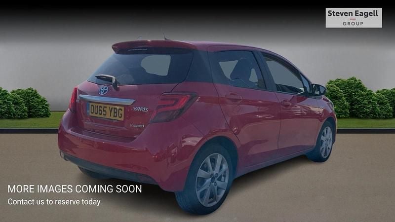 Used Toyota Yaris Hybrid Sport 2015 Red Hatchback