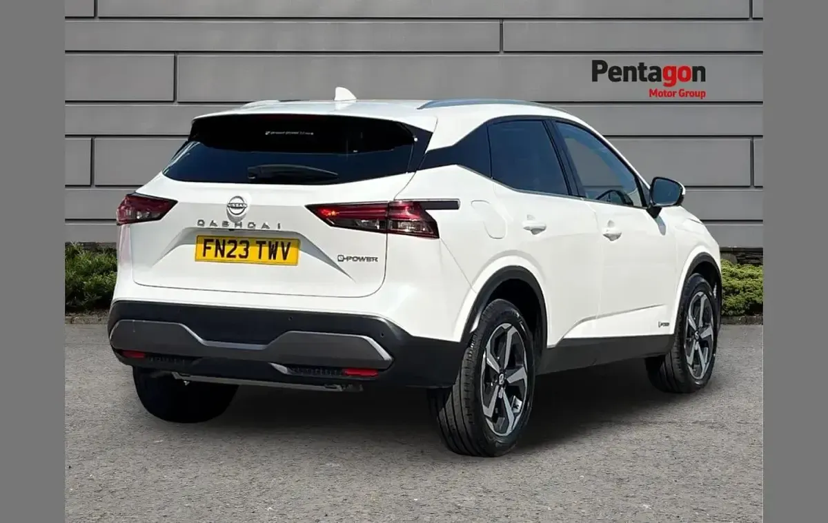 Used Nissan Qashqai N-Connecta 187 HP (137 kW) 2023 White SUV
