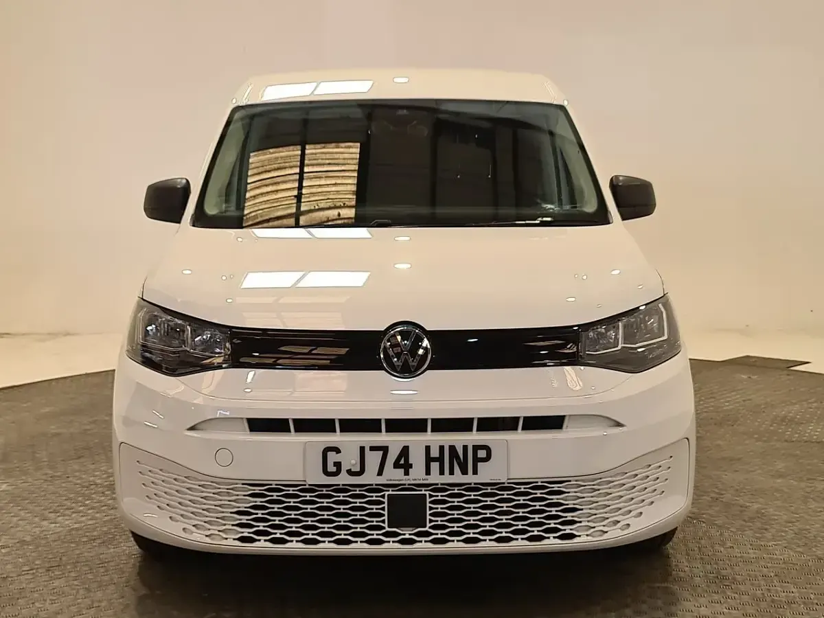 Used VW Caddy Maxi 102 HP (75 kW) 2024 White MPV