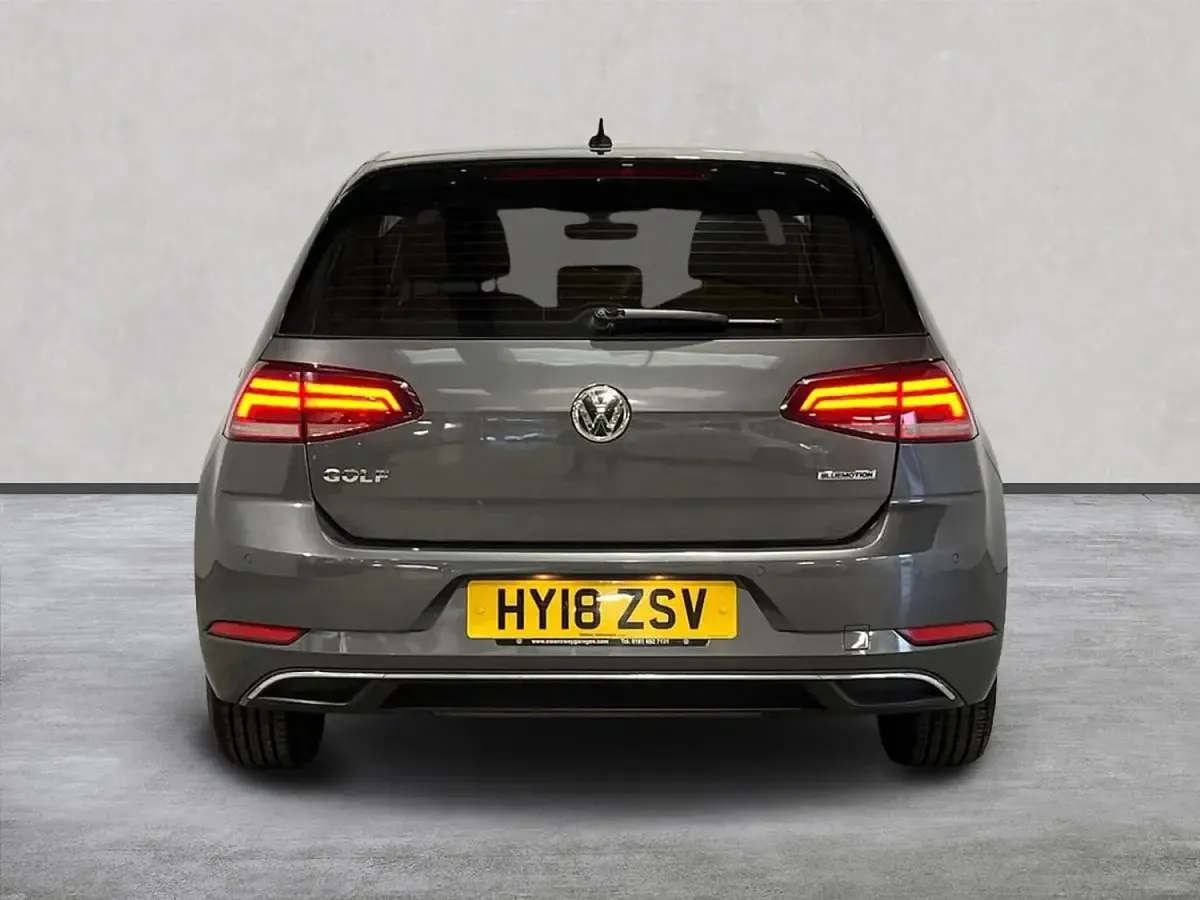 Begagnad VW Golf VII SE 2018 Grå Halvkombi