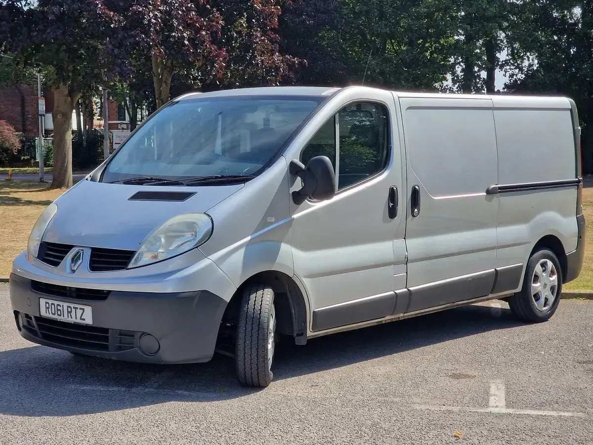 Used Renault Trafic 2011 Silver MPV