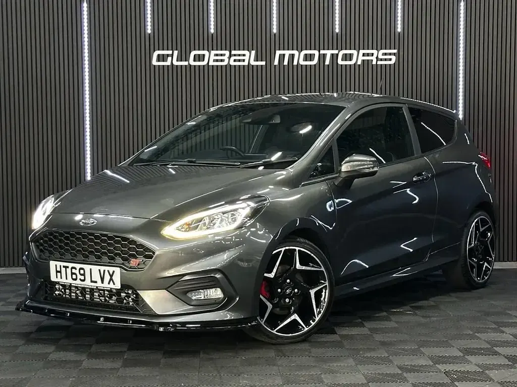 Usado Ford Fiesta ST 200 CV (147 kW) 2020 Gris Utilitario