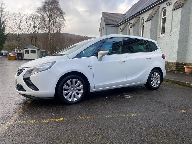 Used Vauxhall Zafira 165 HP (121 kW) 2014 White MPV