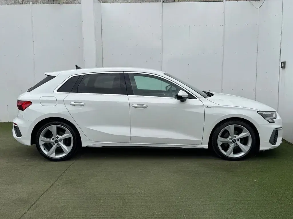 Used Audi A3 Sportback S-Line 150 HP (110 kW) 2022 White Hatchback