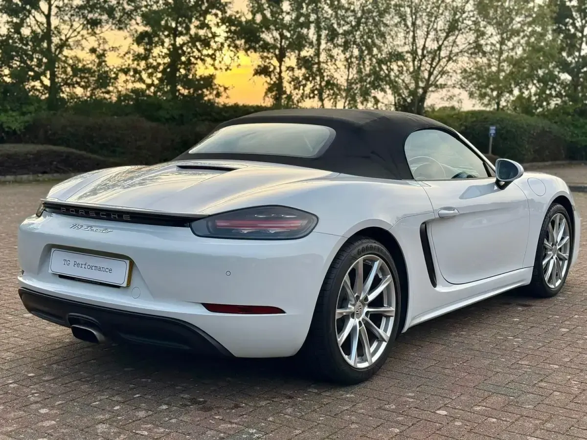 Usado Porsche 718 Boxster 300 HP (220 kW) 2017 Branco Cabrios