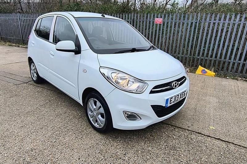 Used Hyundai i10 Active 85 HP (62 kW) 2013 White Hatchback