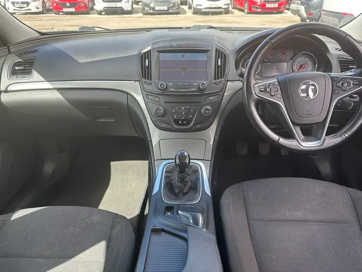Used Vauxhall Insignia Design Edition 140 HP (102 kW) 2015 Black Estate