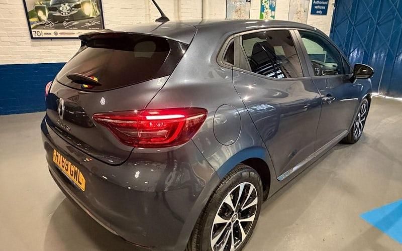 Used Renault Clio V Iconic 101 HP (74 kW) 2020 Hatchback