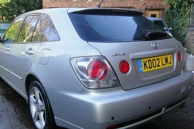 Used Lexus IS300 211 HP (155 kW) 2002 Sedan