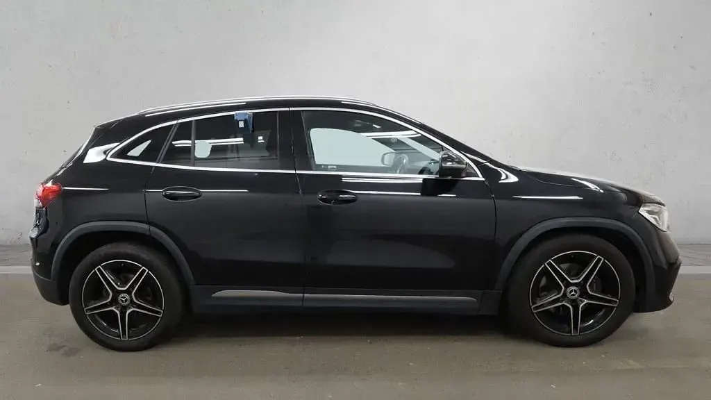 Used Mercedes GLA200 Executive 163 HP (119 kW) 2023 Black SUV
