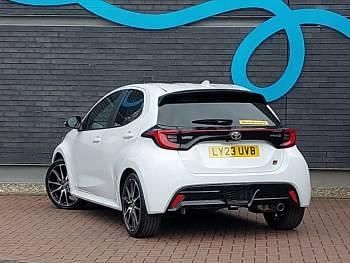 Used Toyota Yaris Hybrid Sport 116 HP (85 kW) 2023 White Hatchback