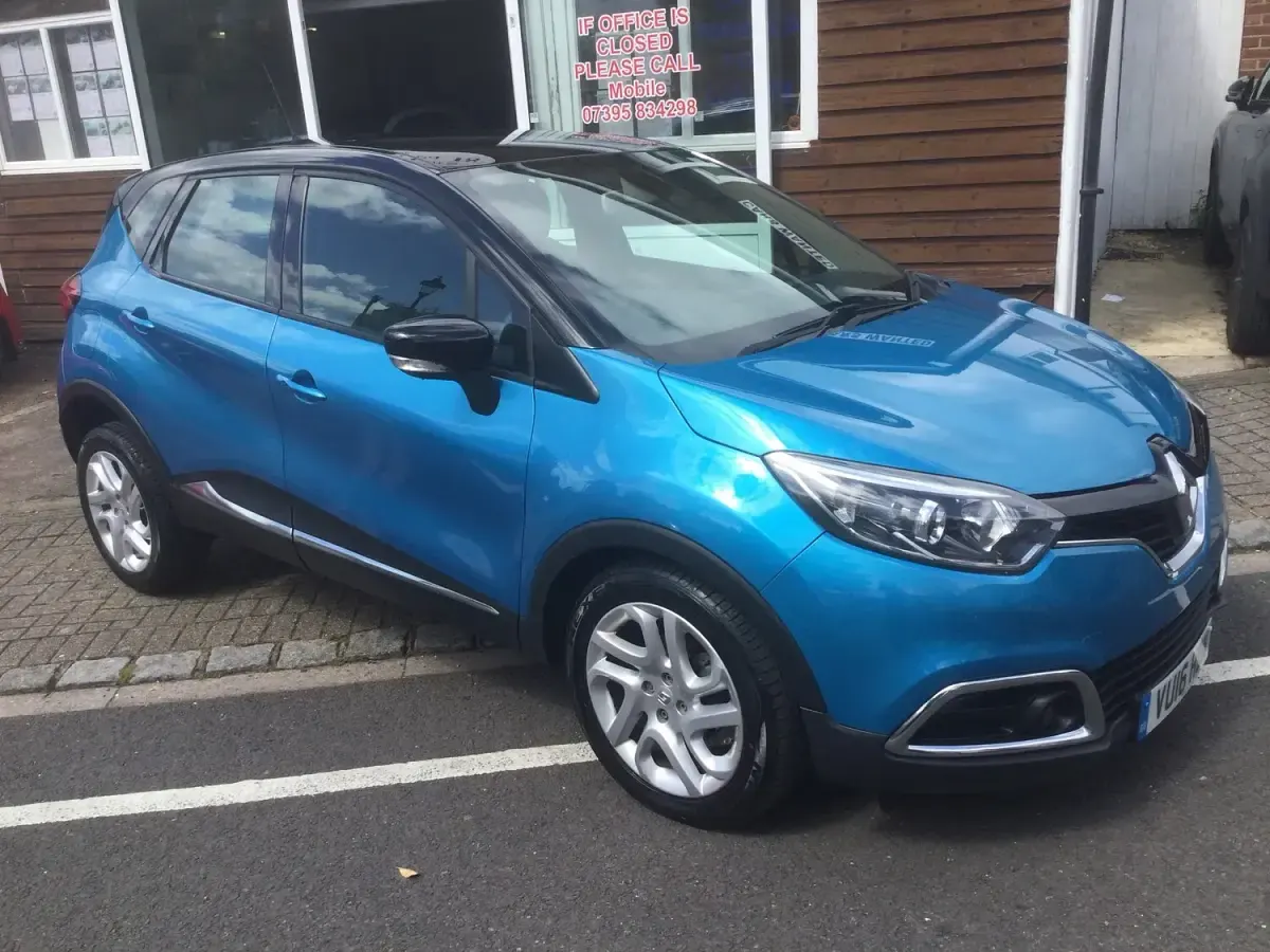 Used Renault Captur Dynamique 90 HP (66 kW) 2016 Blue SUV