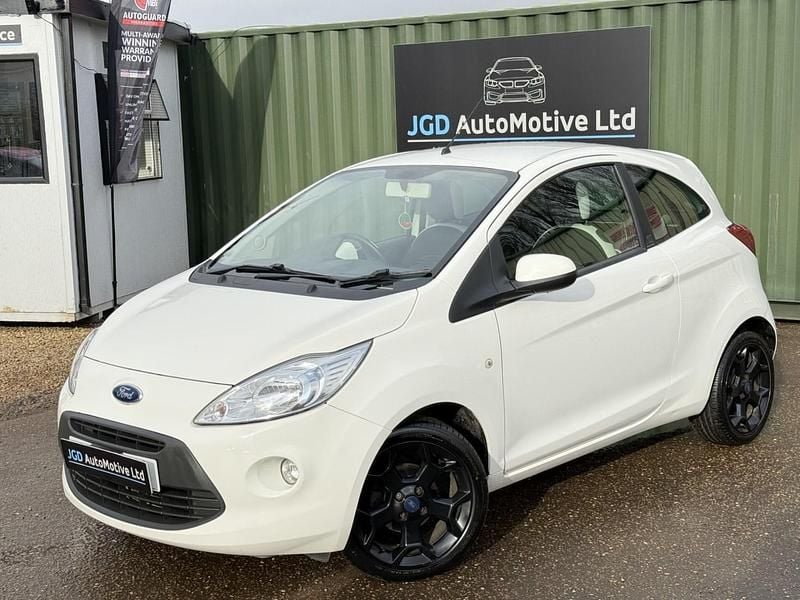 Used Ford Ka Zetec 69 HP (50 kW) 2016 White Hatchback