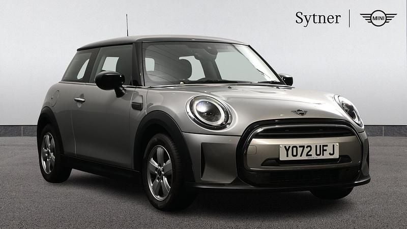 Begagnad Mini Cooper Classic 134 HK (98 kW) 2022 Silver Halvkombi