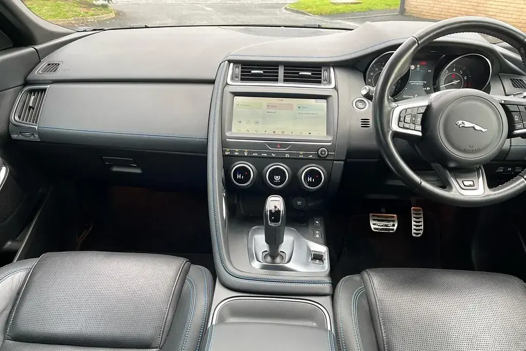 Begagnad Jaguar E-Pace R-Dynamic 249 HK (183 kW) 2018 Svart SUV