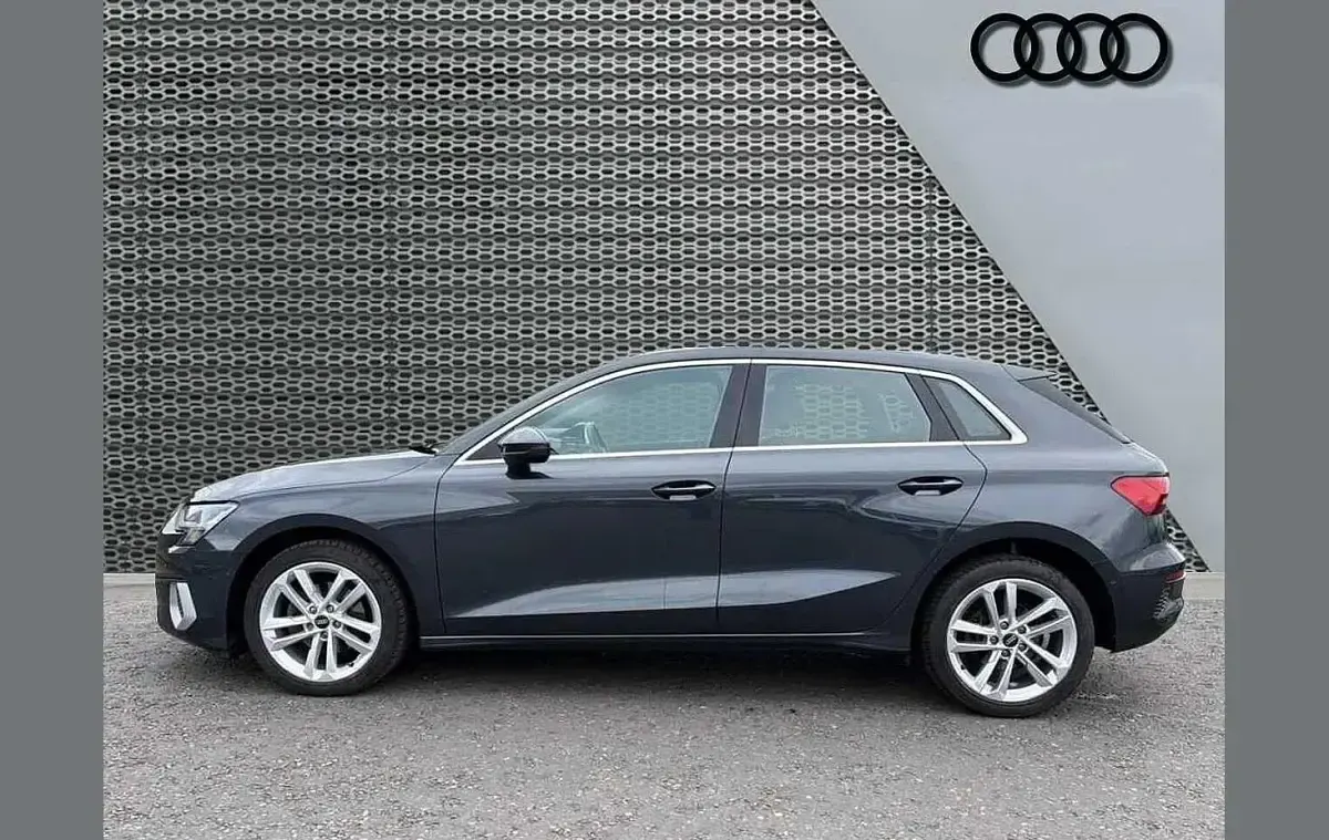 Usado Audi A3 Sport 147 HP (108 kW) 2022 Cinzento Sedan