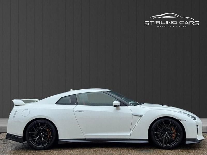 Used Nissan GT-R Recaro 570 HP (419 kW) 2018 White Coupe