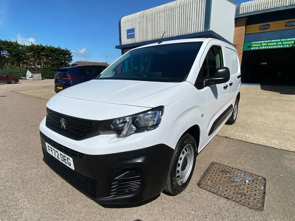 Used Peugeot Partner Premium 131 HP (96 kW) 2023 White MPV