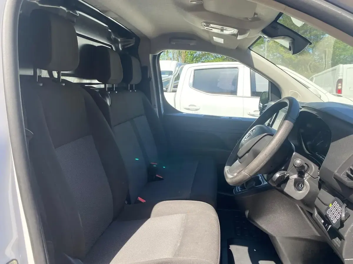 Used Vauxhall Vivaro 2023 White MPV