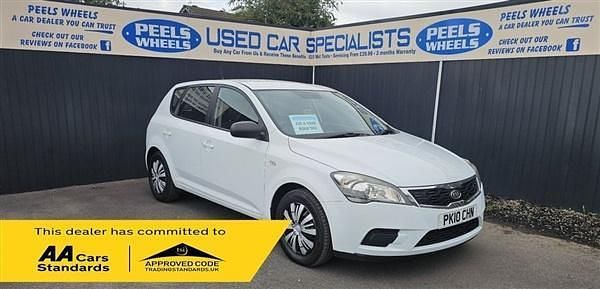 White Used 2010 Kia Ceed 4 Hatchback | £2,675 (Fair price) - Image 1/4