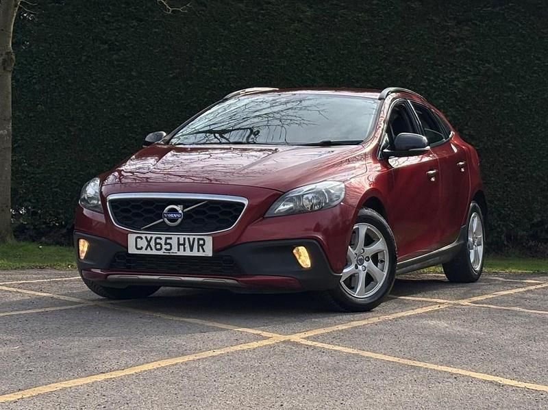 Used Volvo V40 SE 2015 Red Hatchback