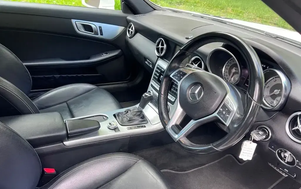 Used Mercedes SLK250 204 HP (150 kW) 2015 White Cabriolet