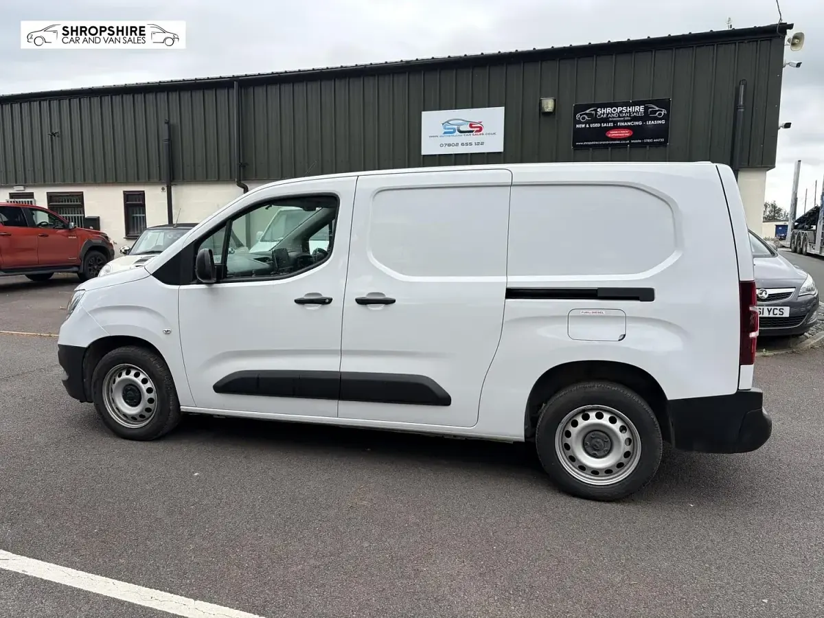 Used Vauxhall Combo 100 HP (73 kW) 2024 White MPV