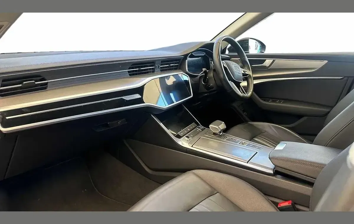Usado Audi A6 Sport 200 HP (147 kW) 2023 Preto Sedan
