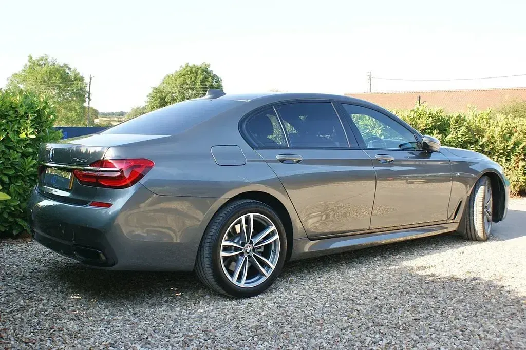 Used BMW 740 M Sport 320 HP (235 kW) 2018 Grey Sedan