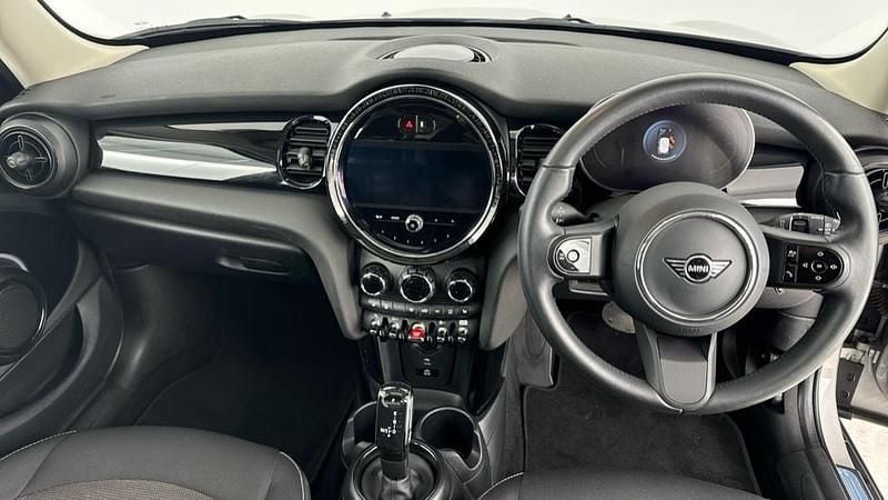 Used Mini Cooper Classic 134 HP (98 kW) 2023 Silver Hatchback