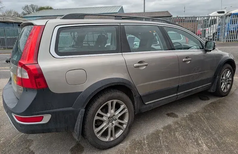 Used Volvo XC70 SE 205 HP (150 kW) 2009 Gold Estate