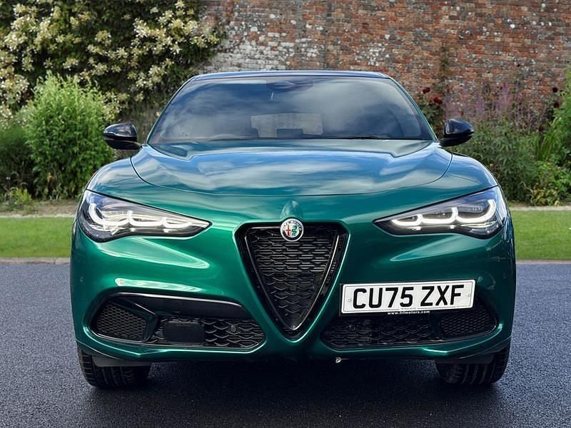 New Alfa Romeo Stelvio 280 HP (205 kW) 2025 Montreal green / black roof 329 SUV