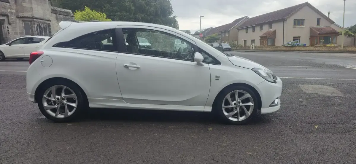 Used Vauxhall Corsa SRi 75 HP (55 kW) 2017 White Hatchback