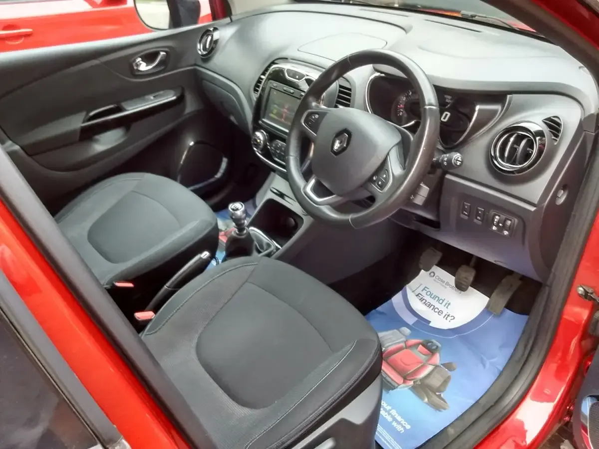 Used Renault Captur Dynamique 2016 Red SUV