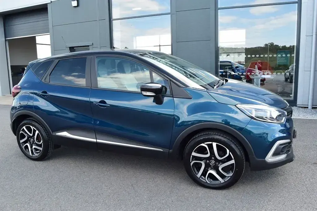 Used Renault Captur Iconic 90 HP (66 kW) 2020 Blue SUV