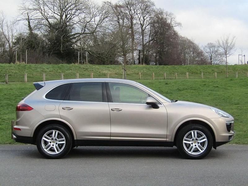 Used Porsche Cayenne 262 HP (192 kW) 2015 Silver SUV