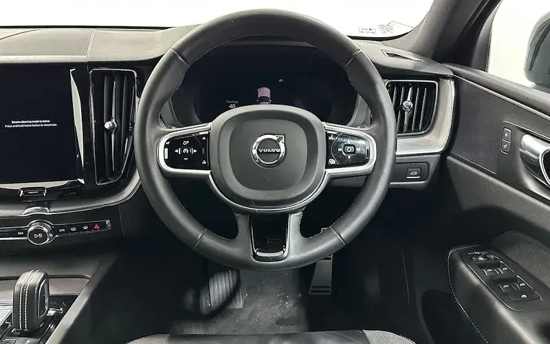 Used Volvo XC60 R-Design 250 HP (183 kW) 2021 Black SUV